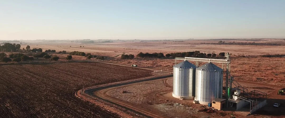 Instalație AGI de depozitare într-un amplasament agricol